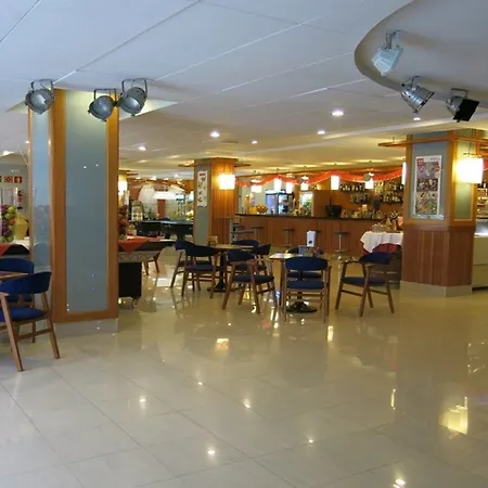 فندق 4r Playa Park سالو